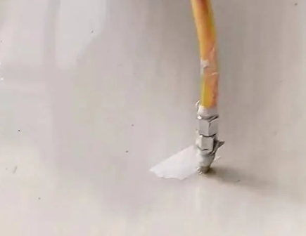 桦南瓷砖空鼓维修公司专业解答在瓷砖铺贴过程中，如果使用的砂料过粗（如全部使用了粗砂），可能会导致以下问题